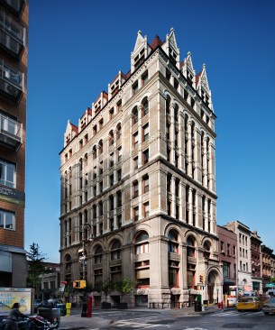 RKTB converted this historic Brooklyn Heights landmark, the former Franklin Trust building, from office property to upscale residential condominiums.