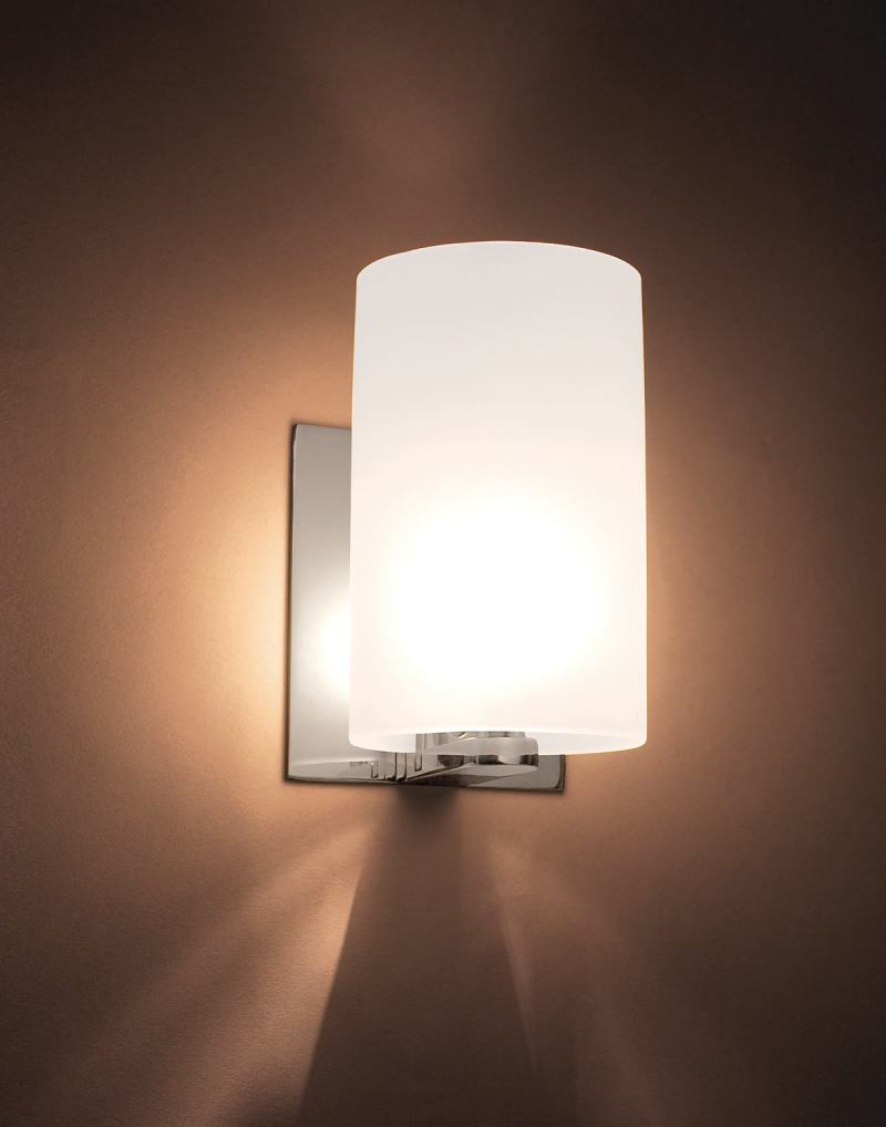Taza wall sconce

Nessen

www.nessenlighting.com 



Direct/indirect decorative wall sconce



ADA compliant



Measures 6 inches tall and 4 inches in depth with a 3 1/2 inch-diameter sand-blasted glass shade



Lamped with with a 35W Xenon 



Standard finishes include polished or brushed brass, polished or satin chrome, polished or satin nickel, or antique brass, with an optional baked enamel finish
