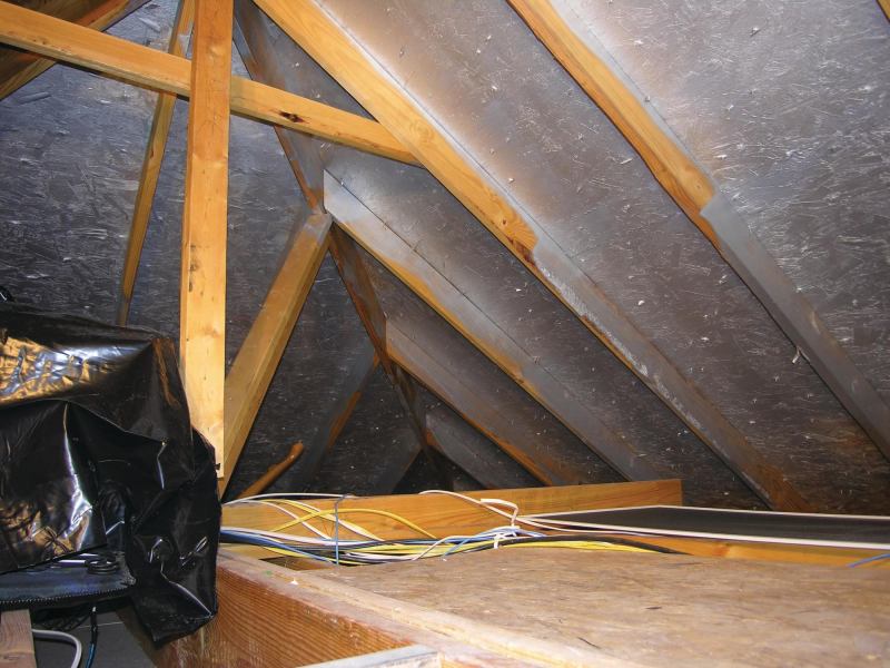 HeatBloc-Ultra



STS Coating

heatbloc.net

Radiant heat barrier coating that blocks more than 80% of radiant heat transfer into the attic - 0.19 emissivity rating - Very low VOCs and almost no odor - May be applied by brush, roller, or sprayer - Can save 10% to 15% on air conditioning costs