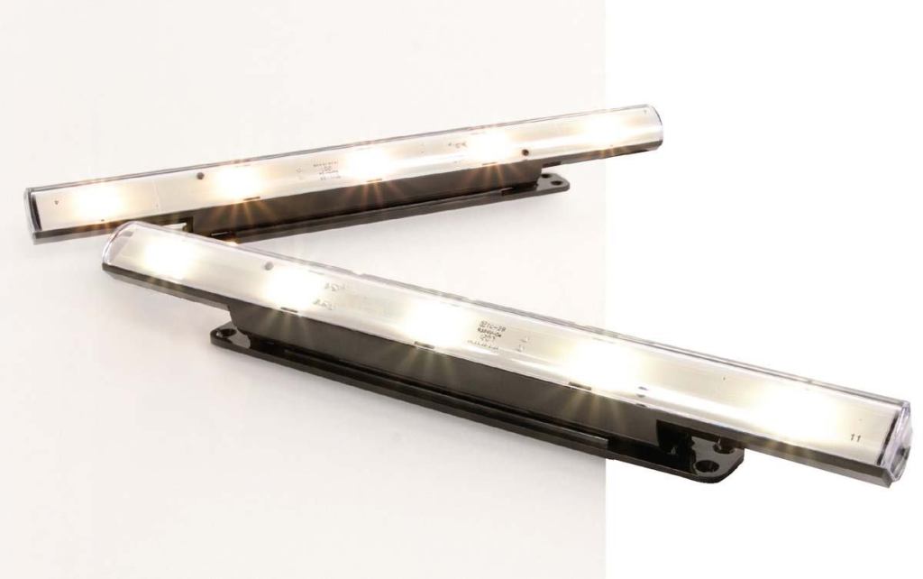 eW Cove Powercore compact linear LED fixture



Color Kineticswww.colorkinetics.com

Delivers five times the efficiency of incandescent click-strip lighting - Output of at least 150 lumens - Powercore technology directly accepts line voltage - Allows runs of up to 100 linear feet on a single circuit - Interprets standard dimming signals - Uses standard line voltage dimmers 12-inch and 6-inch lengths