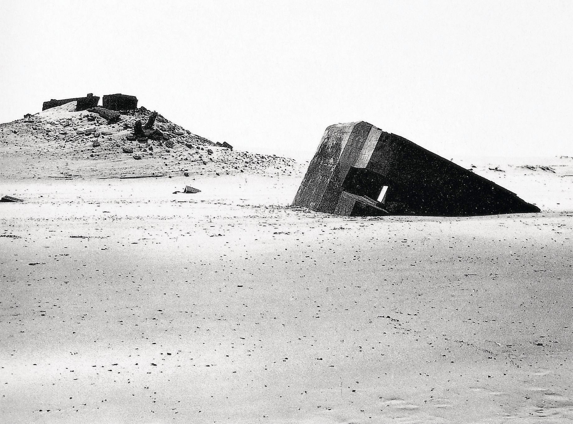 洋書 Bunker Archaeology by Paul virilio Bunker Archeology: Virilio, Paul, Ebner, Florian, Virilio