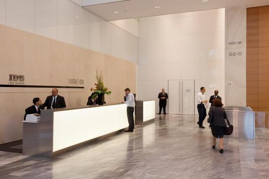 Wall in ViviChrome Chromis glass, Reflect configuration with White interlayer and Standard finish at HSBC Bank, New York, New York