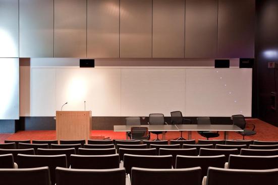 LEVELe Wall System with Float panels in Stainless Steel with Linen finish at the University of Chicago Biomedical Center, Chicago, Illinois