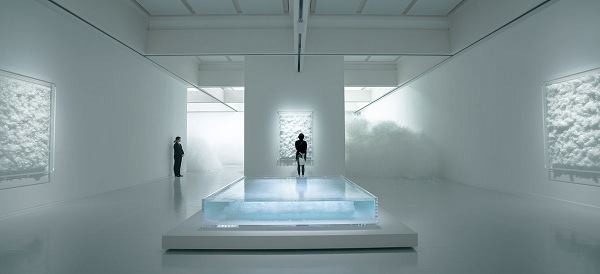 Tokujin Yoshioka, "Crystallize," on view at the Museum of Contemporary Art Tokyo. Installation view.