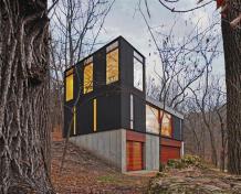 The home is a modernist interpretation of a traditional cabin.