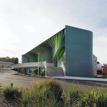 Woods+Bagot+designed+a+colorful%2c+geometric+fa%c3%a7ade+for+the+Knox+Innovation+Training+Opportunity+and+Sustainability+Centre+to+make+a+vivid+impression+on+its+students%2c+who+are+interested+in+pursuing+future+careers+in+sustainability.