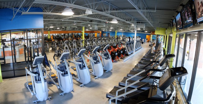 Innovatus Design worked with Charter Fitness to enhance the member experience and strengthen their brand identity. 