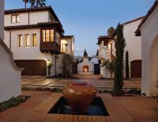 Thoughtfully planned public outdoor spaces encourage community interaction. The central auto court looks more like a sidewalk than a driveway, and pocket courtyards draw people in with a fireplace or fountain.