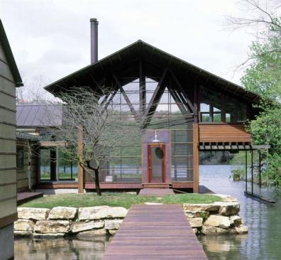 Man made water courts next to the existing canal allow house and site to interlock. The evacuated landfill reappears in the form of a grassy, stone edged peninsula.