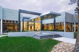 Lord, Aeck & Sargent designed a new public entry for the Novelis Global Research & Technology Center. ? Gregg Willett