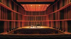 At Macalester College, Minneapolis-based 

HGA Architects and Engineers collaborated with acoustician David Kahn to renovate a 

350-seat concert hall 

that can be tuned for 

each performance.