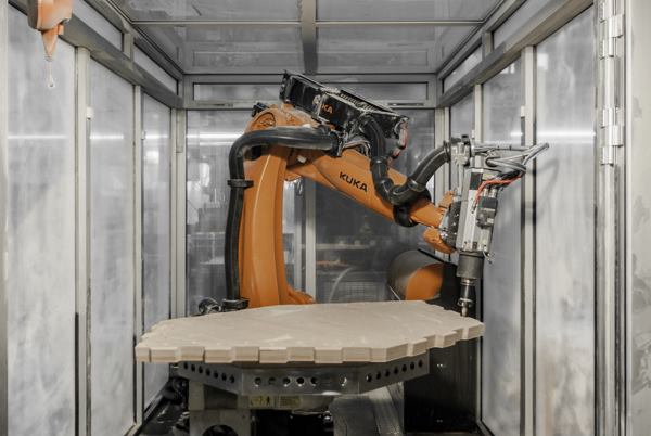 Robots Prefab a Timber Shell in Germany