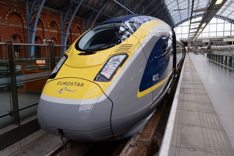 Eurostar launched its new e320 train at London's St Pancras International Station yesterday morning. Built by German firm Siemens and capable of carrying 900 passengers, the e320 train will go into service at the end of 2015. In a £550 million (roughly $861 million) deal, Eurostar originally ordered 10 of the e320s—named for their speed of travel at 320kph (200mph)—but at the launch, the company announced that another seven trains will be joining the fleet next year.