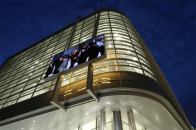 Facsimile is a screen that travels around the edge of San Francisco's Moscone Convention Center, designed by Diller Scofidio + Renfro.