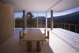 PC+Pile+House