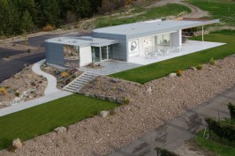 The+Painted+Rock+Estate+Winery+Tasting+Room+is+clad+in+a+total+of+2%2c400+square+feet+of+modern+Alucobond+aluminum+composite+material.