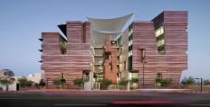 The east façade of the Health Sciences Education Building rises like a desert mesa. “The building is essentially a rock, an earth form,” says CO Architects’ Arnold Swanborn, who worked with Ayers Saint Gross and German climate engineering firm Transsolar in choosing the most efficient building orientation and shape.