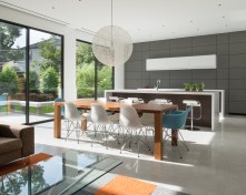 Large+homes+consume+a+majority+of+outdoor+spaces+in+Houston%27s+residential+market%2c+so+the+clients+desired+an+efficient+and+modest+home+that+would+relieve+summer+heat.+Murphy+Mears+Architects+and+Wm.+T.+Cannady%2c+FAIA+constructed+the+Zuguan+House%2c+which+contains+an+oepn+air+portal%2c+or+zaguan%2c+to+cool+the+interior.