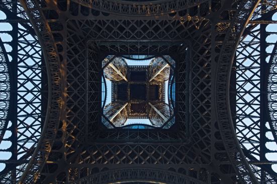 The 85-foot-square central void played a vital role in the project team's staging. A glass skywalk follows the rather baroque curves around this interior perimeter.