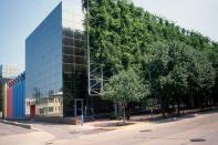 The Indiana Bell (now AT&T) Switching Center formerly sported a lushly-grown trellis (shown here in 1989).