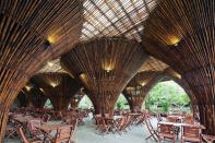 For the restaurant’s nontraditional support structure, Vo Trong Nghia Architects leveraged the mechanical properties of bamboo to create inverted conical columns, which were mocked up and load tested prior to the project’s construction.