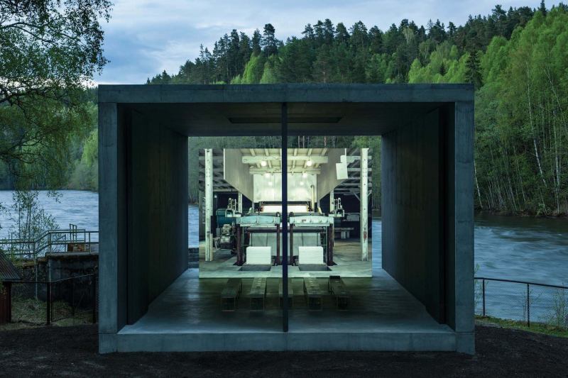 River Rands, foregrounded by Pulp Press Pavilion at Kistefos.