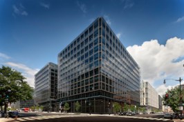 CityCenterDC office towers feature Valspar's Fluropon
high-performance PVDF finishes