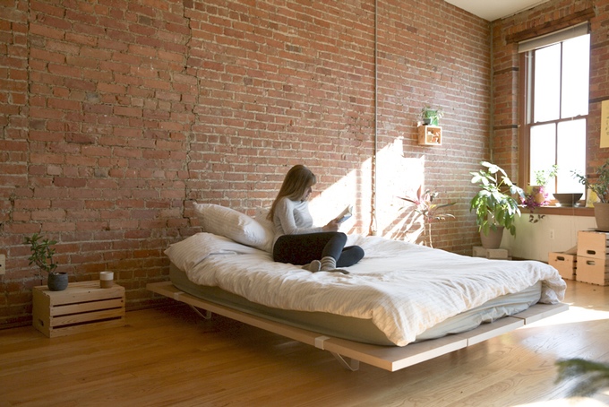 A Minimalistic Platform Bed that Maximizes Space