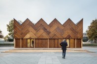 21.10.2015. Le Pavillon Circulaire, Hotel de Ville. fait de materiaux essentiellement recupérés. Arch: Encore heureux