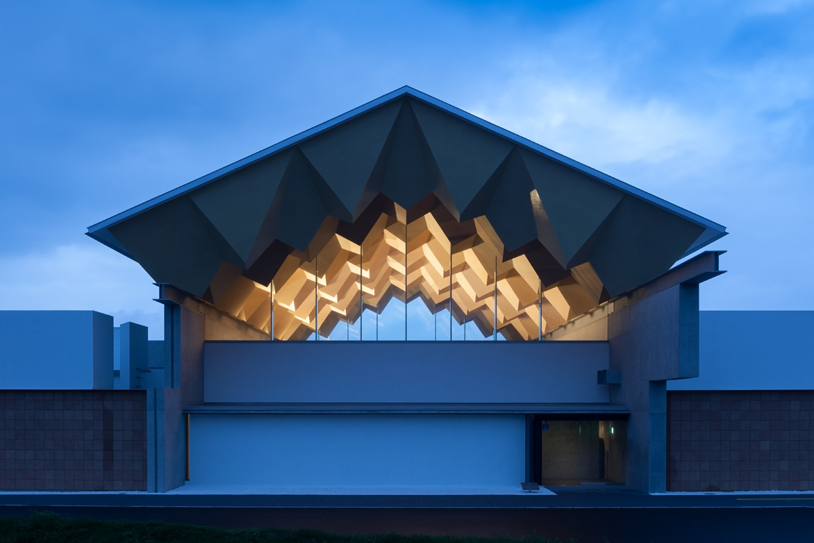 Miyahata Jōmon Museum's Faceted Ceiling