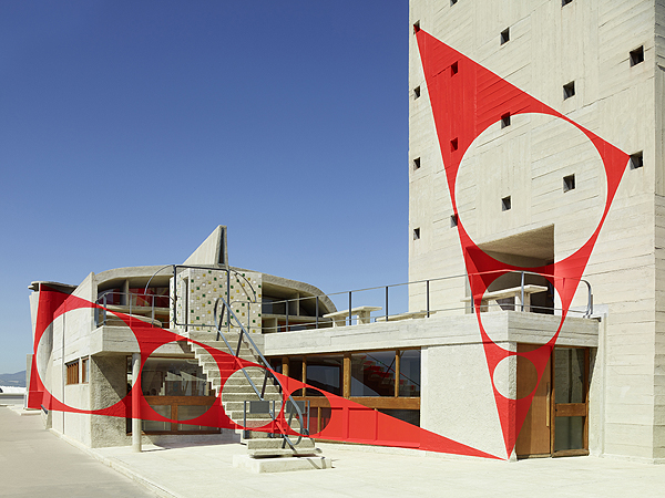 アート・デザイン・音楽 Le Corbusier Urbanisme The graffiti on the Chapel in Ronchamp by Le Corbusier