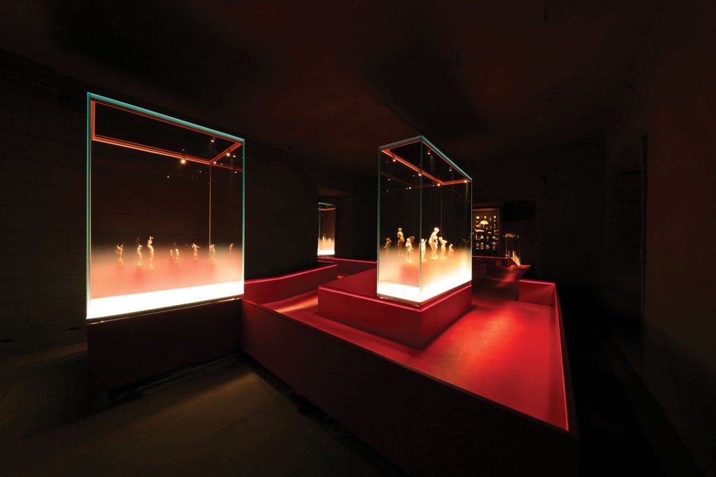 The red-colored walking surface through the exhibition is illuminated by a concealed LED light.