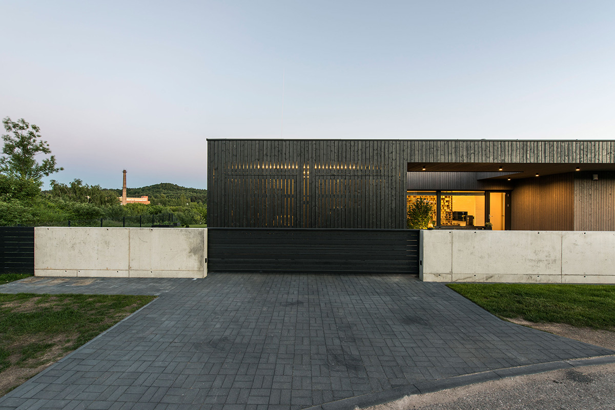 ブラキッシュハウス Blackish House sideA＆sideB The BLACK HOUSE : Beskid Sądecki's Architectural Jewel