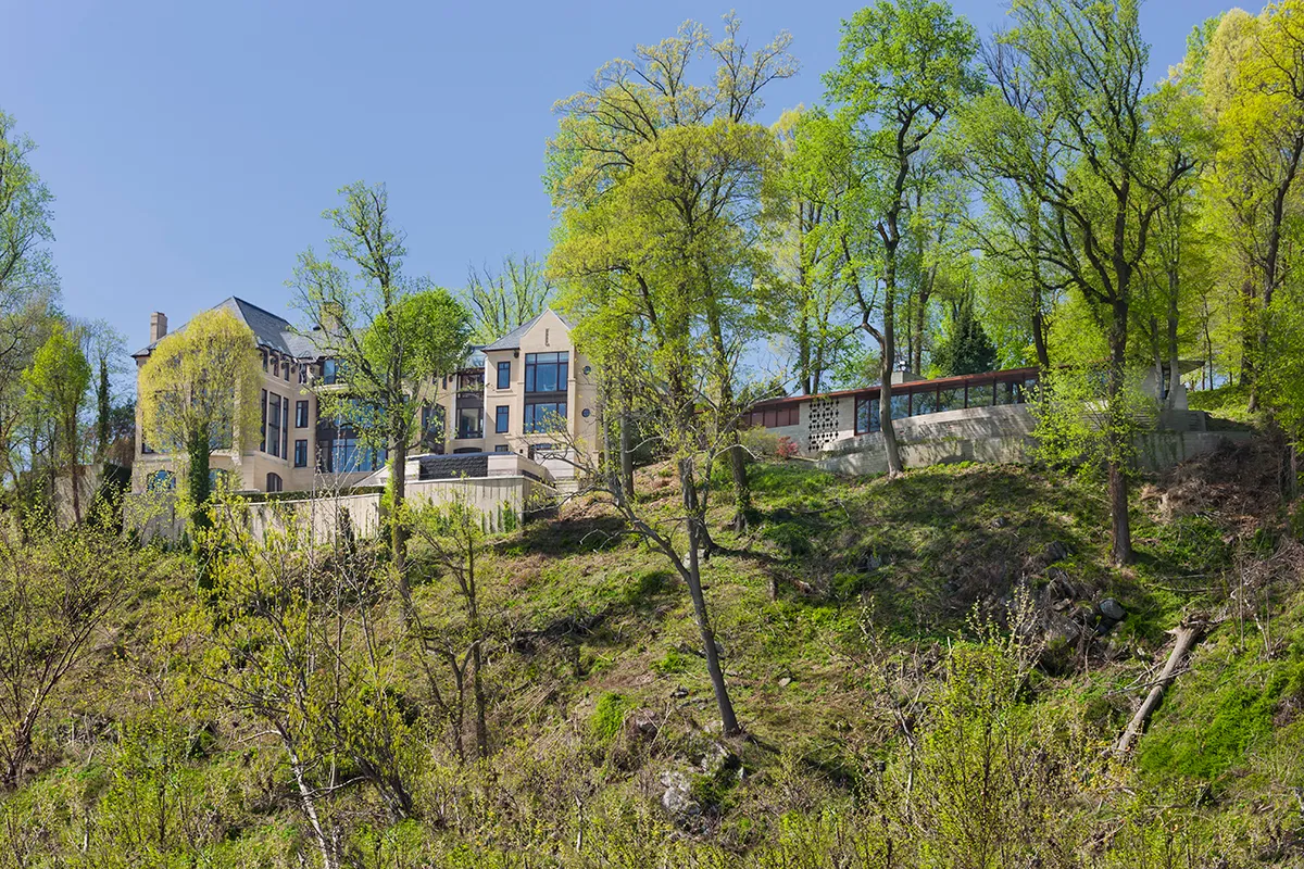 D.C. Residence With a Frank Lloyd Wright–Designed Guesthouse Is For Sale, image size:1200x800