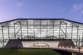 Linear 4000K uplights provide lighting in the open office area and also celebrates the angled high
ceilings in the space viewed from inside and outside.