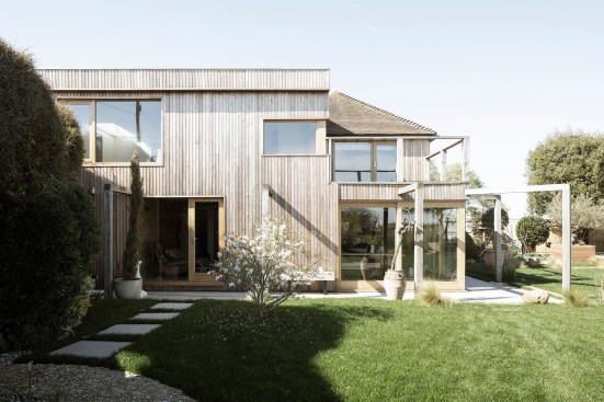 Island Cottage by Paul Cashin Architects