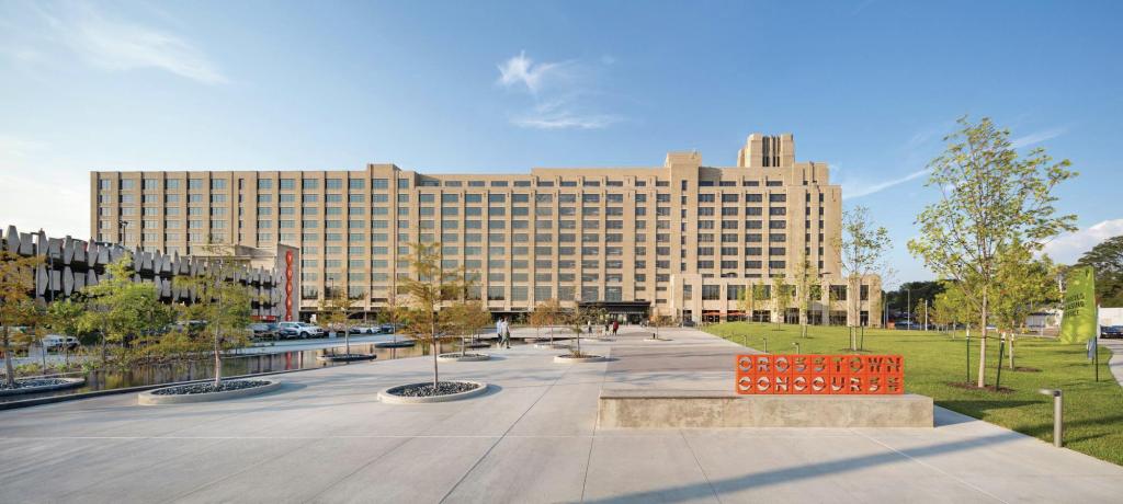 Crosstown Concourse by Looney Ricks Kiss with DIALOG and Spatial Affairs Bureau