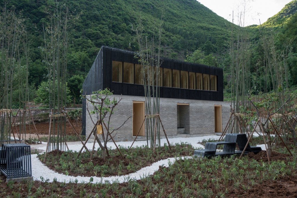 The Louna Architects’ Bookshop by the Scarcity and Creativity Studio in China
