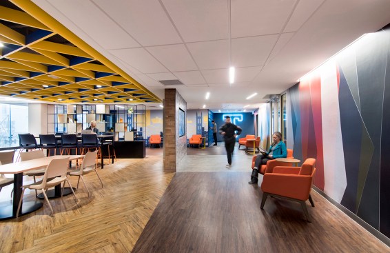 Trinity Innovation Center, featuring an interactive work café offering a variety of seating options 
and writable surfaces for solo and teamwork. At the end of the corridor, is the iconic Trinity “T” in white neon 
that captures the College’s strong brand principles.

