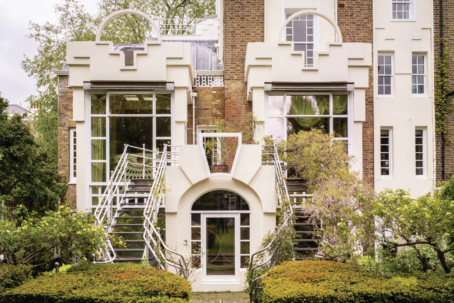 Cosmic Comforts: The Home of Charles Jencks and Maggie Keswick