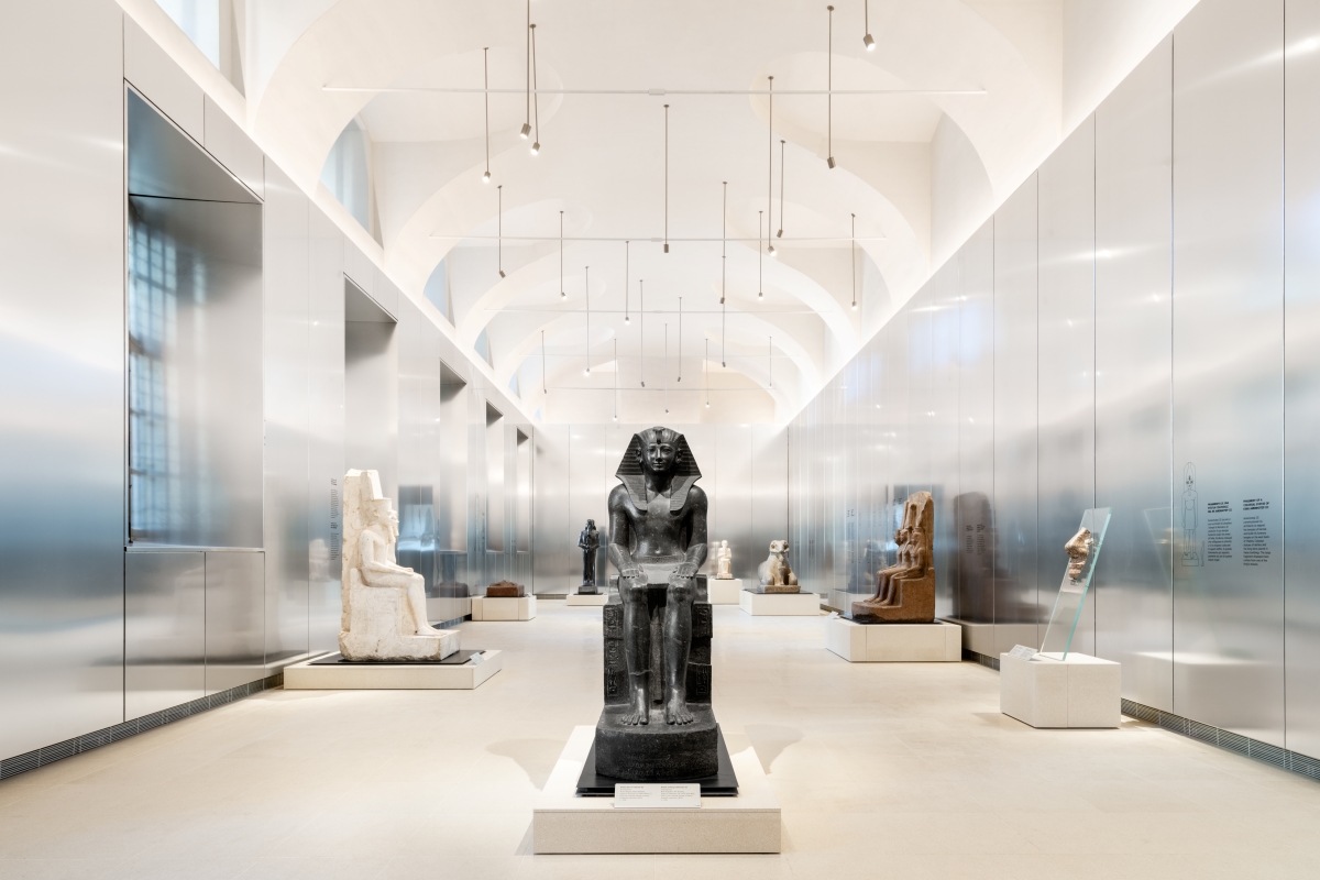 Architecture Meets Archeology: OMA Sheds Light on Ancient Artifacts