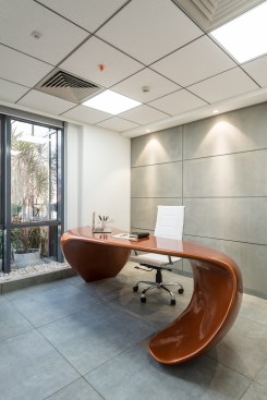 The fluid table of the founder is symbolic of the flexible design approach of the firm that conforms to no set norms.