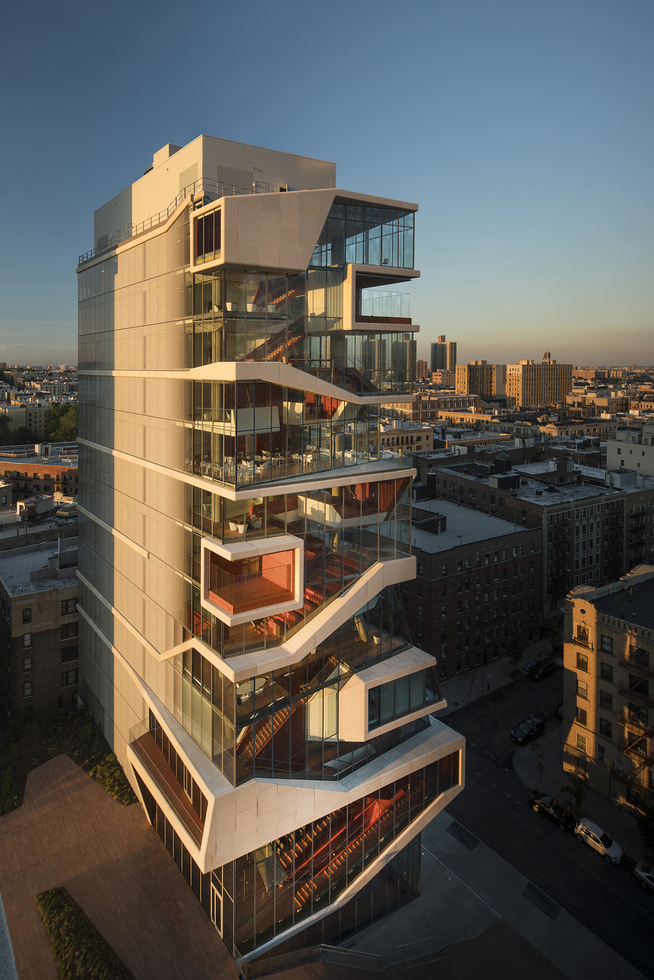 Columbia University Roy and Diana Vagelos Education Center, Exterior
