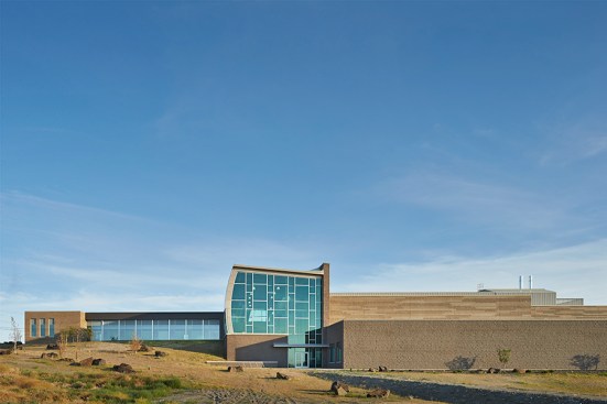 The ground, split and smooth face block are carefully set in an intricate organic pattern; reflecting the natural history of the area and surrounding landscape. 