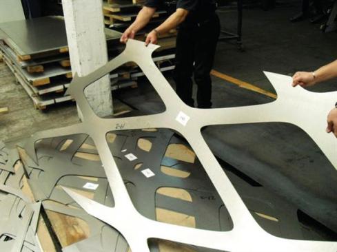 Organizing+the+CNC-milled+steel+pieces+that+comprise+the+fa%c3%a7ade.