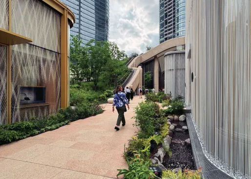 The Garden Plaza C pedestrian promenade recalls the human-scaled alleys and canals of preindustrial Tokyo in a new form.