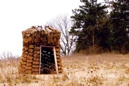 The series of instructional drawings outlines the steps to create the bundles of cattail, phragmite, and turkeyfoot that create the final result: a digitally fabricated thatch pavilion.