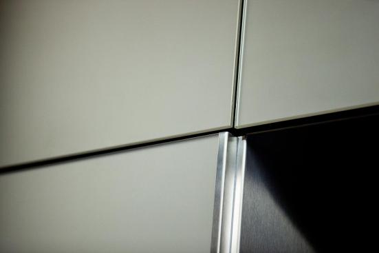 LEVELe Wall System with Blind panels in ViviChrome Chromis glass with custom color interlayer and Opalex finish at Mission City Corporate Center, San Diego, California