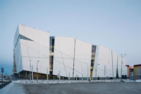 Because the days are often dark and desolate, van Egeraat focused on creating apertures in the fa?ade to break up the elevation, rather than to allow for views. He cut vertical strips of glazing into the fa?ade, which reinforce the irregular geometries of the building envelope. Integrated lighting in recessed lines that cut across the fa?ade activates the building at night.