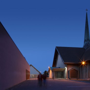 The+concept+when+three+buildings+were+established+was+to+create+a+new+sequence+of+public+spaces+and+draw+people+in+from+the+front+of+the+church+by+the+community+centre+into+a+shared+central+square+and+into+the+library.